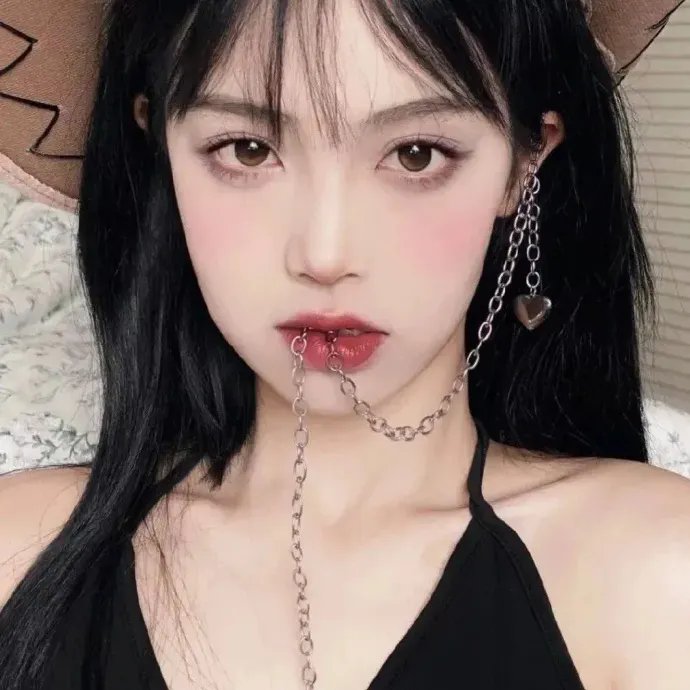 真女有形 封面